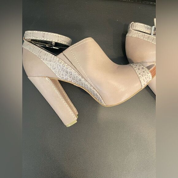 BCBGMaxAzria Platform Ankle Straps Heels - Picture 3 of 17